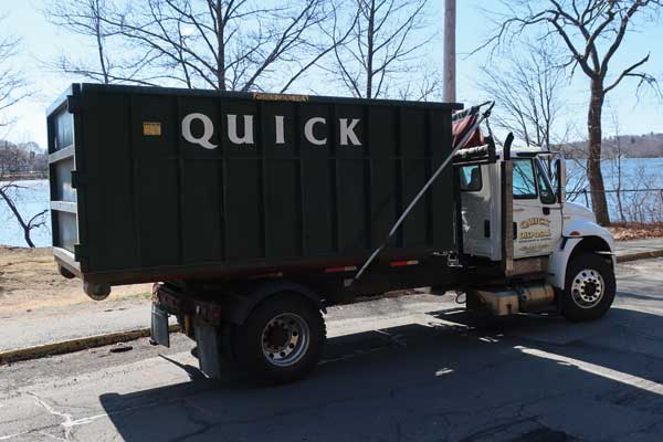 Quick Disposal offers commercial and construction roll-off dumpster rentals for businesses throughout the North Shore of Massachusetts. For quick and reliable service, call Quick Disposal today at 781-246-2090.