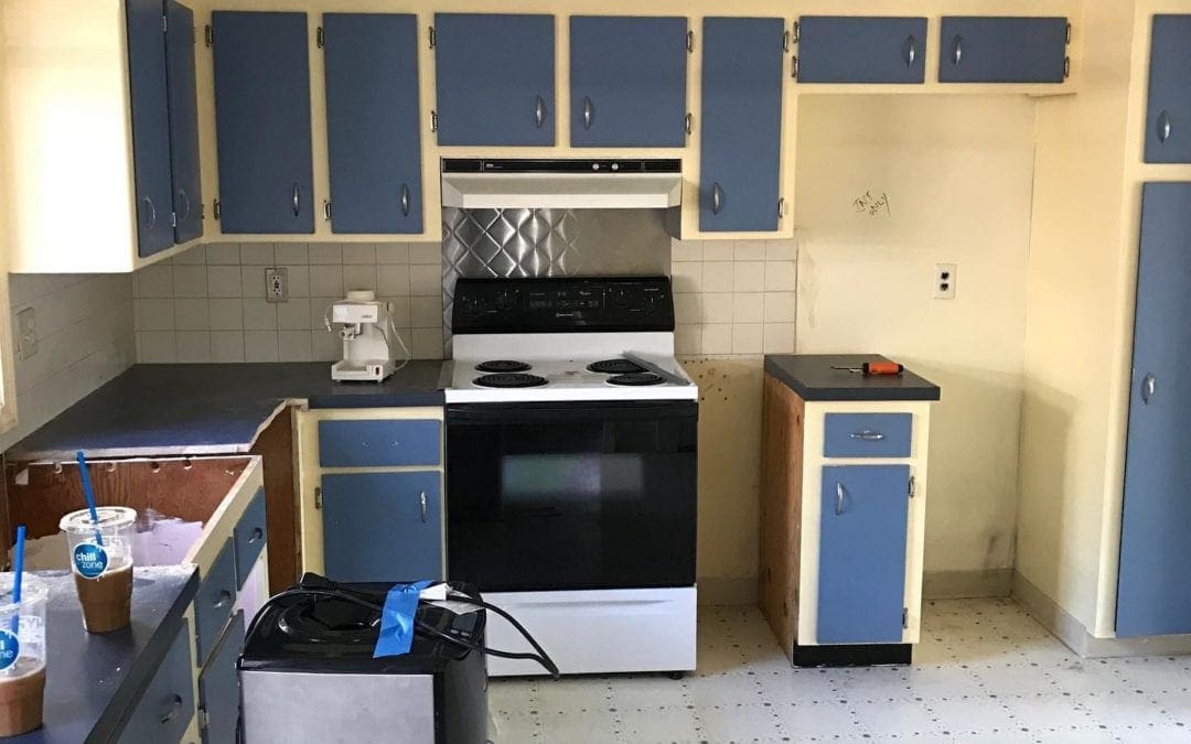 A recent kitchen demo⠀ ⠀ .⠀ ⠀ .⠀ ⠀ .⠀ #dumpsterrental #quickdisposal #homerenovation #homeimprovement #kitchendemo